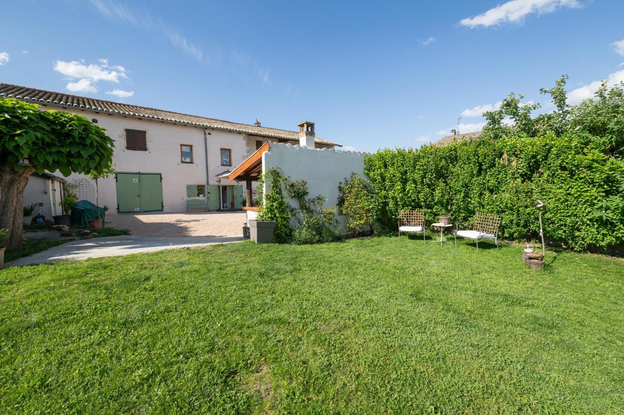 Cocon De Morgon Bed & Breakfast Villie Morgon Bagian luar foto